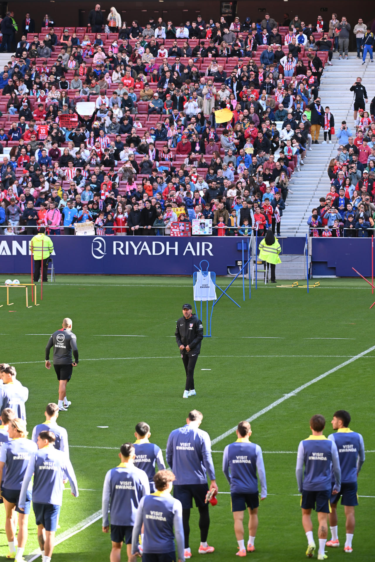 Simeone, durante el entrenamiento. EFE/Fernando Villar 