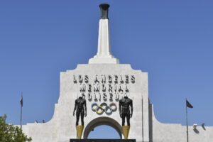 Fotografía de Mónica Rubalcava, en la que puede verse en una imagen de archivo del 16 de agosto de 2024 el Memorial Coliseum de Los Angeles. EFE/