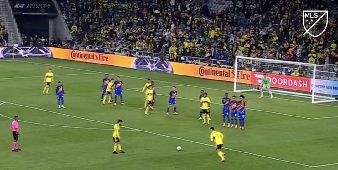 Actuaciones clave del uruguayo Rossi y el argentino Herrera, cuando Columbus golea a Cincinnati