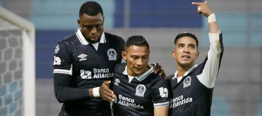 Olimpia, hasta con autogol rival, domina en Honduras