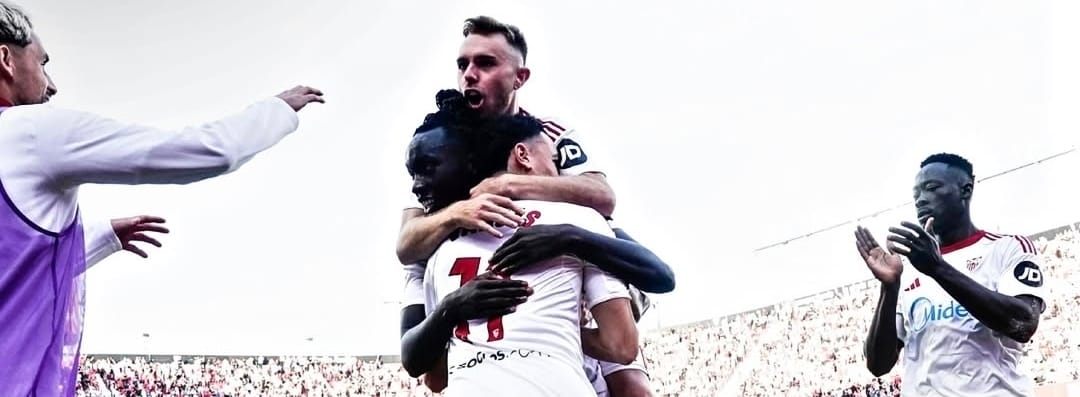 Con Suazo y Vargas en cancha, el Sevilla retoma el triunfo en La Liga