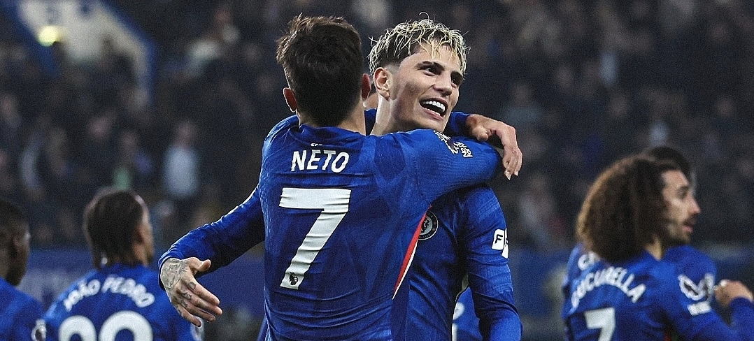 Doble asistencia del albiceleste Garnacho y goleada del Chelsea en Inglaterra