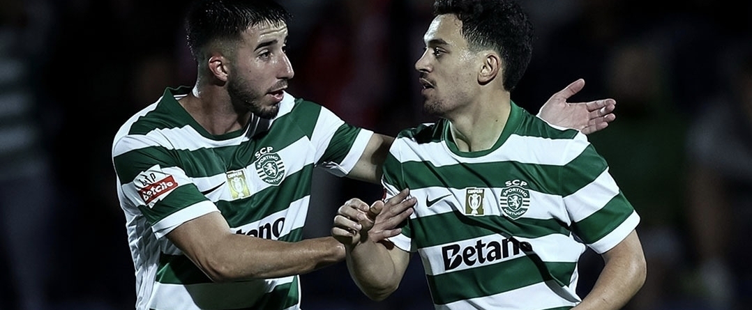 Charrúa Araújo y cafetero Suárez, titulares en la victoria del Sporting en Portugal