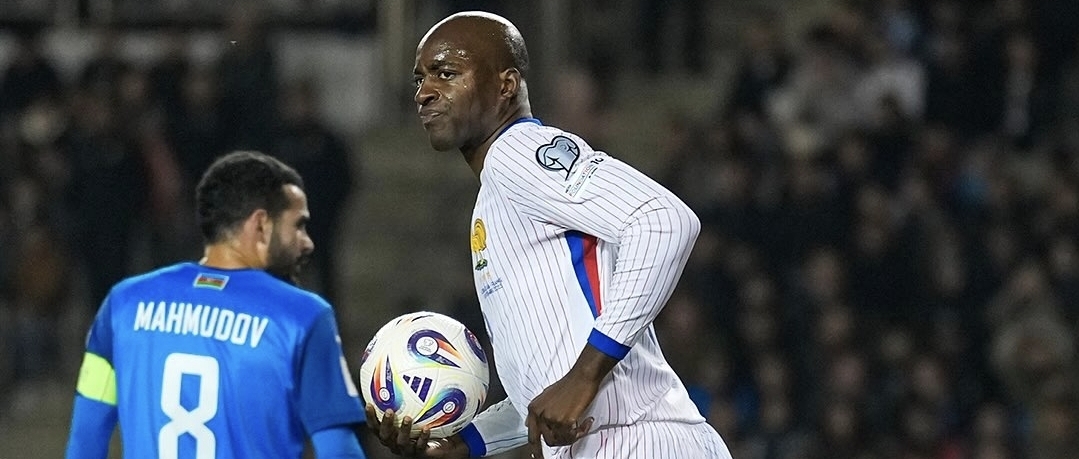 Un gol del compañero de los colombianos Muñoz y Lerma suma en goleada de Francia ante Azerbaiyán