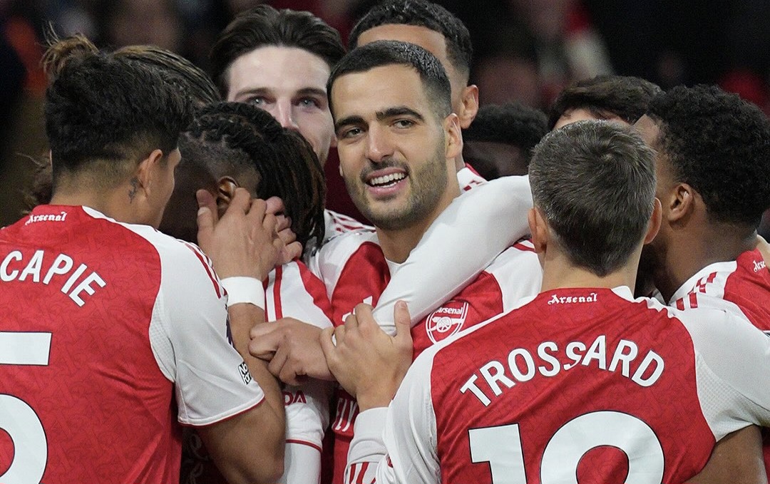 Ecuatoriano Piero Hincapié solidifica la zaga y el Arsenal golea para ser más líder