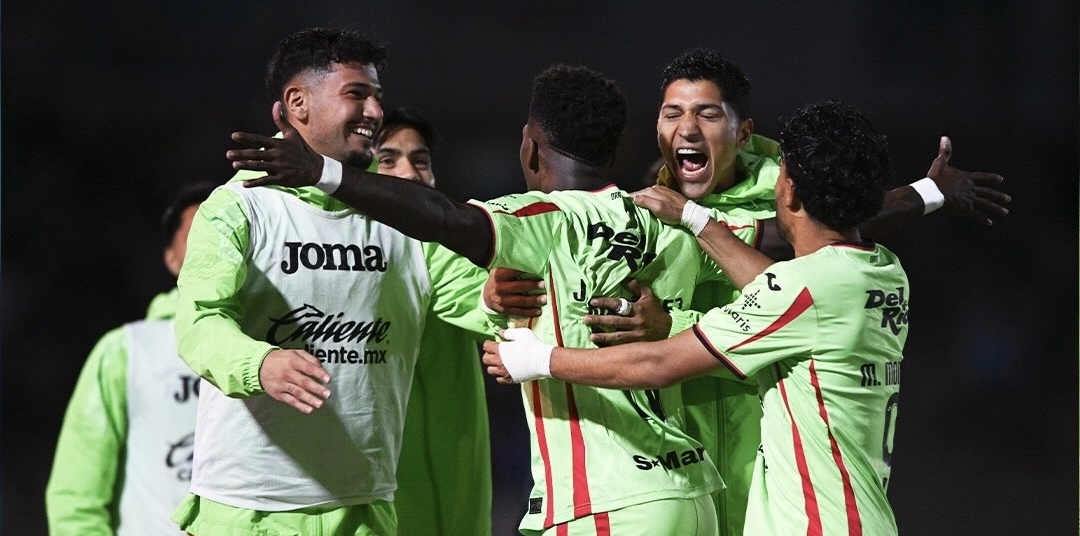 Gol y asistencia panameñas en la victoria de Juárez, que deja atrás a Pachuca en México