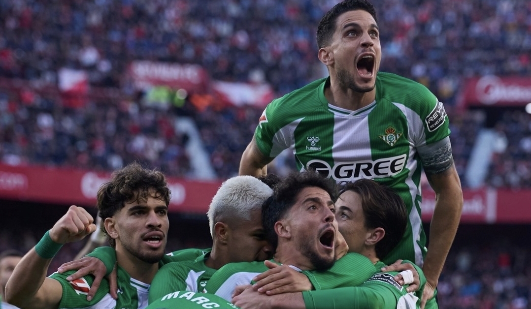 El debut cafetero de Deossa como titular del Betis se sella con victoria ante el Sevilla