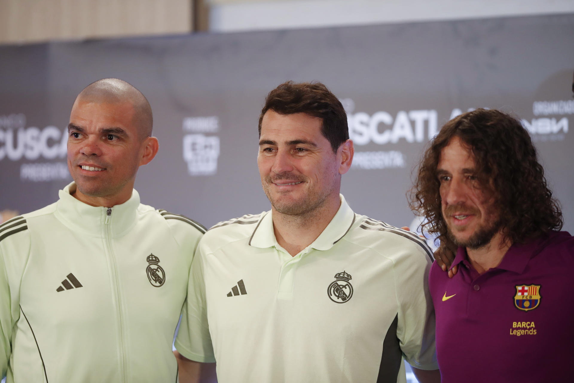 Español Carles Puyol afirma que el salvadoreño Jorge ‘Mágico’ González «ha sido un fenómeno»