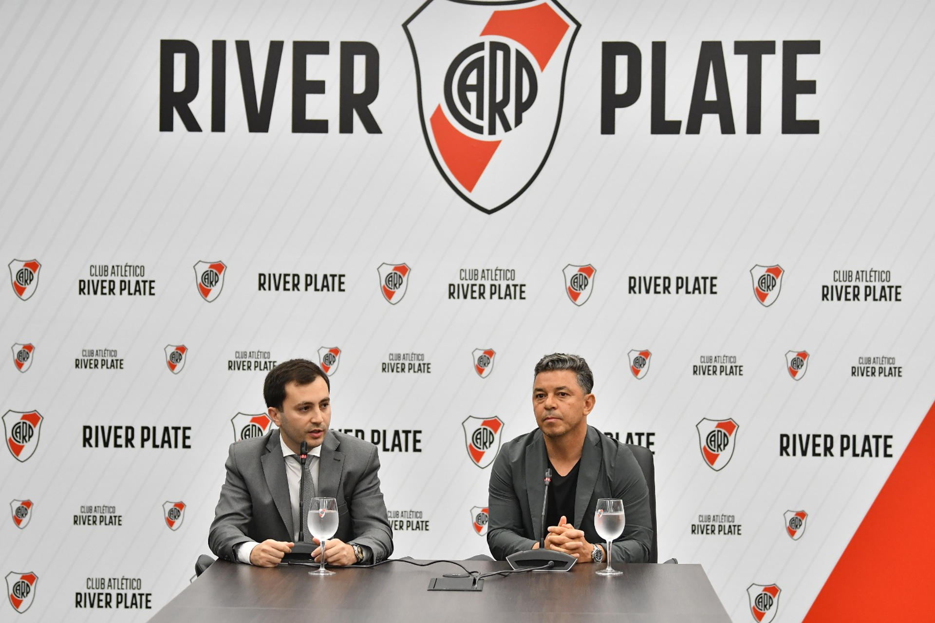 El argentino Gallardo renueva con River a cuatro días del superclásico, pese a malos resultados