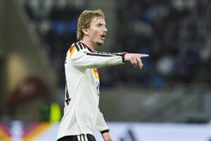 Nick Woltemade de Alemania en acción contra Luxemburgo durante el partido de fase de clasificación para el Mundial de 2026. EFE/EPA/RONALD WITTEK