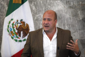 Fotografía de archivo del exgobernador de Jalisco Enrique Alfaro, durante una rueda de prensa en la ciudad de Guadalajara, estado de Jalisco (México). EFE/Francisco Guasco