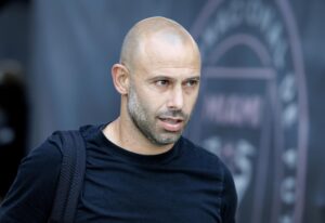 El entrenador del Inter Miami's Javier Mascherano celebró este sábado la conquista de la Coferencia Este de la MLS en el Chase Stadium de Fort Lauderdale (Florida), pero advirtió que el objetivo mayor es el título de la Liga, que se disputará el 6 de diciembre. EFE/EPA/Cristobal Herrera Ulashkevich