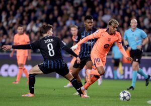 Lamine Yamal durante el partido de la cuarta jornada de la UEFA Champions League que han jugado Club Brugge KV y FC Barcelona,en Brujas. EFE/EPA/OLIVIER MATTHYS