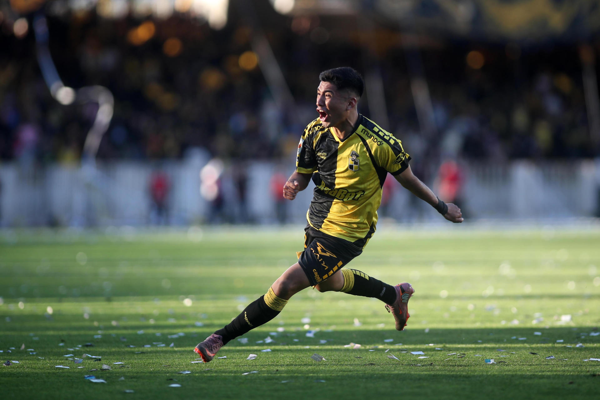 Coquimbo remonta ante Universitario con doblete del argentino Vadalá