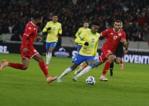 Estêvão anotó de penalti el gol de Brasil ante Túnez en el amistoso disputado en Francia. EFE/EPA/MOHAMMED BADRA