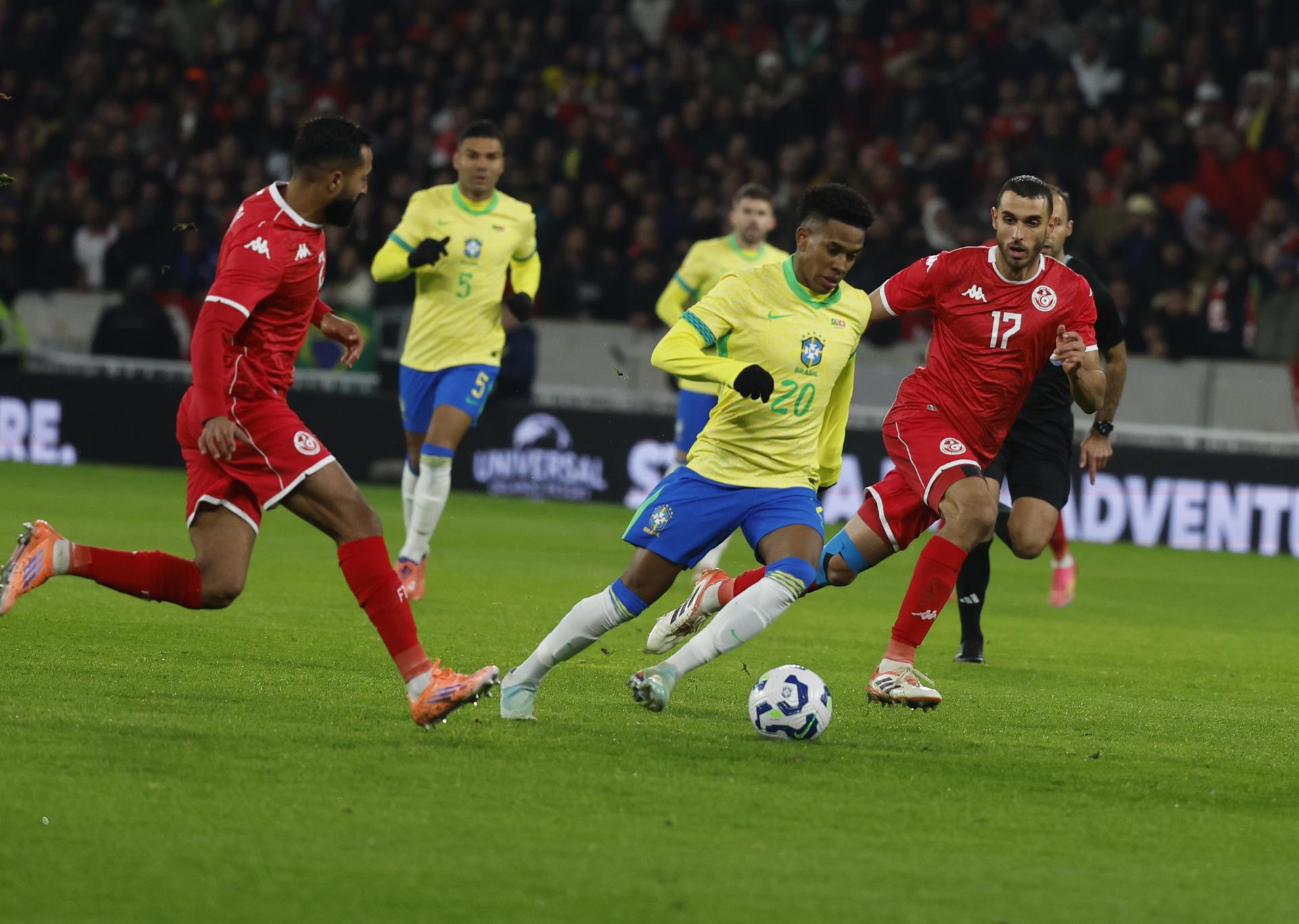 Estêvão salva un empate gris de Brasil contra Túnez