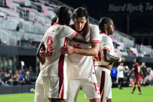 Jugadores de Canadá celebran un gol este martes en un partido amistoso ante Venezuela en el Chase Stadium, en Fort Lauderdale (Estados Unidos). EFE/ Giorgio Viera