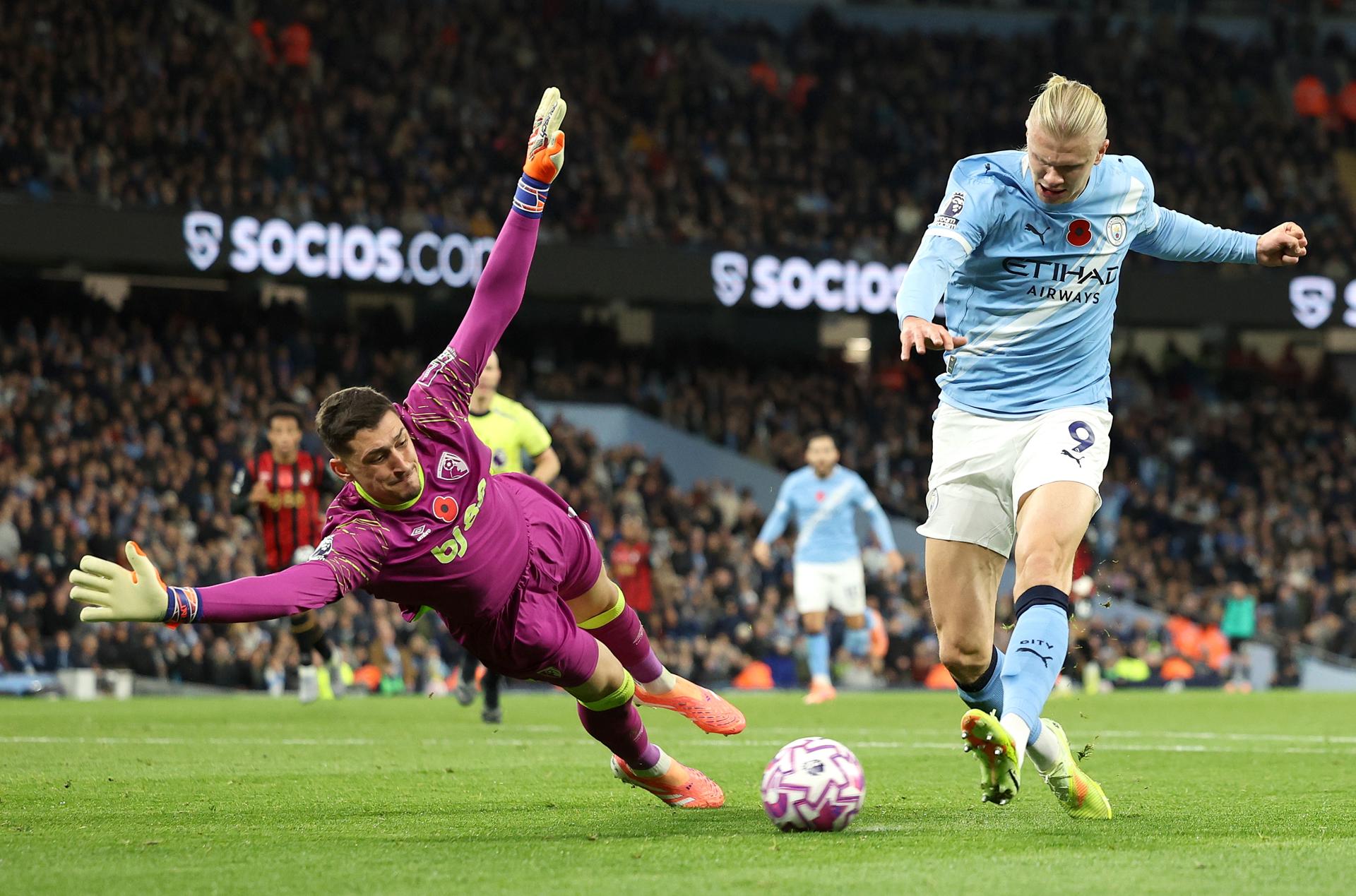 Erling Haaland, en la acción de su segundo gol al Bournemouth. EFE/EPA/ADAM VAUGHAN. 