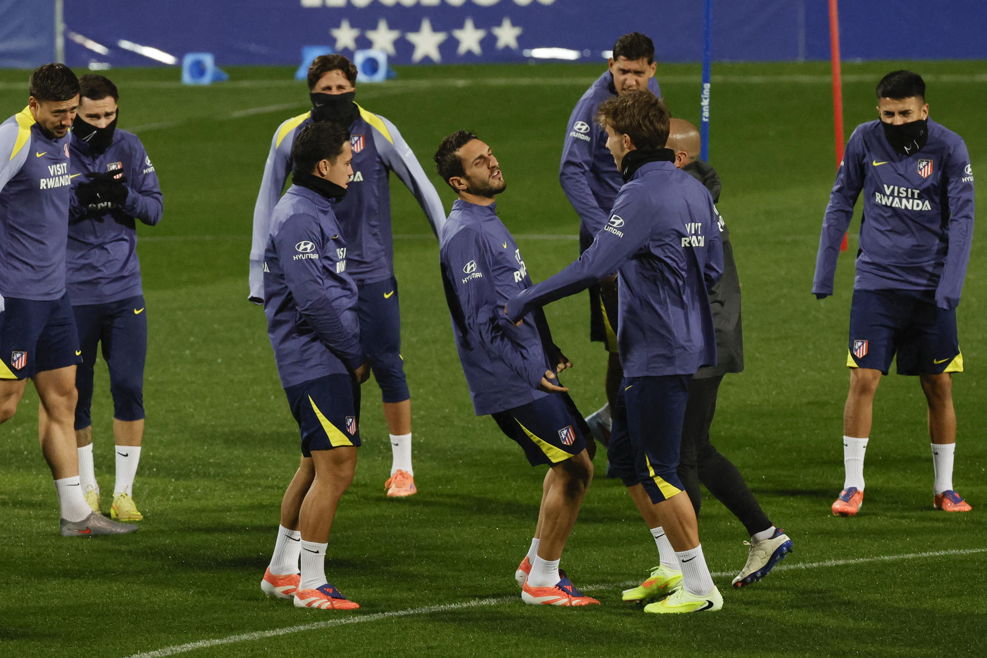 El Atlético viaja a Brujas sin el español Barrios y el argentino Nico González