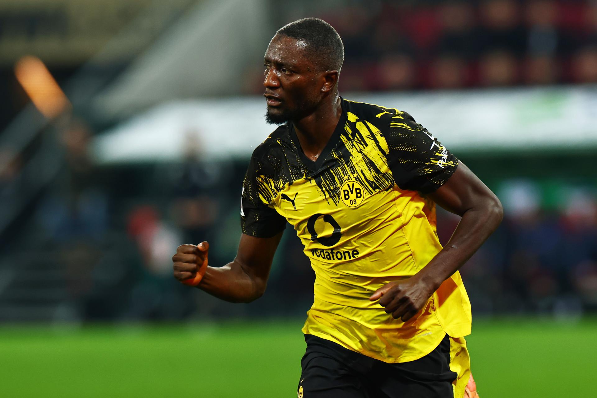 Argentino Anselmino y brasieño Couto, juegan en la victoria del Dortmund