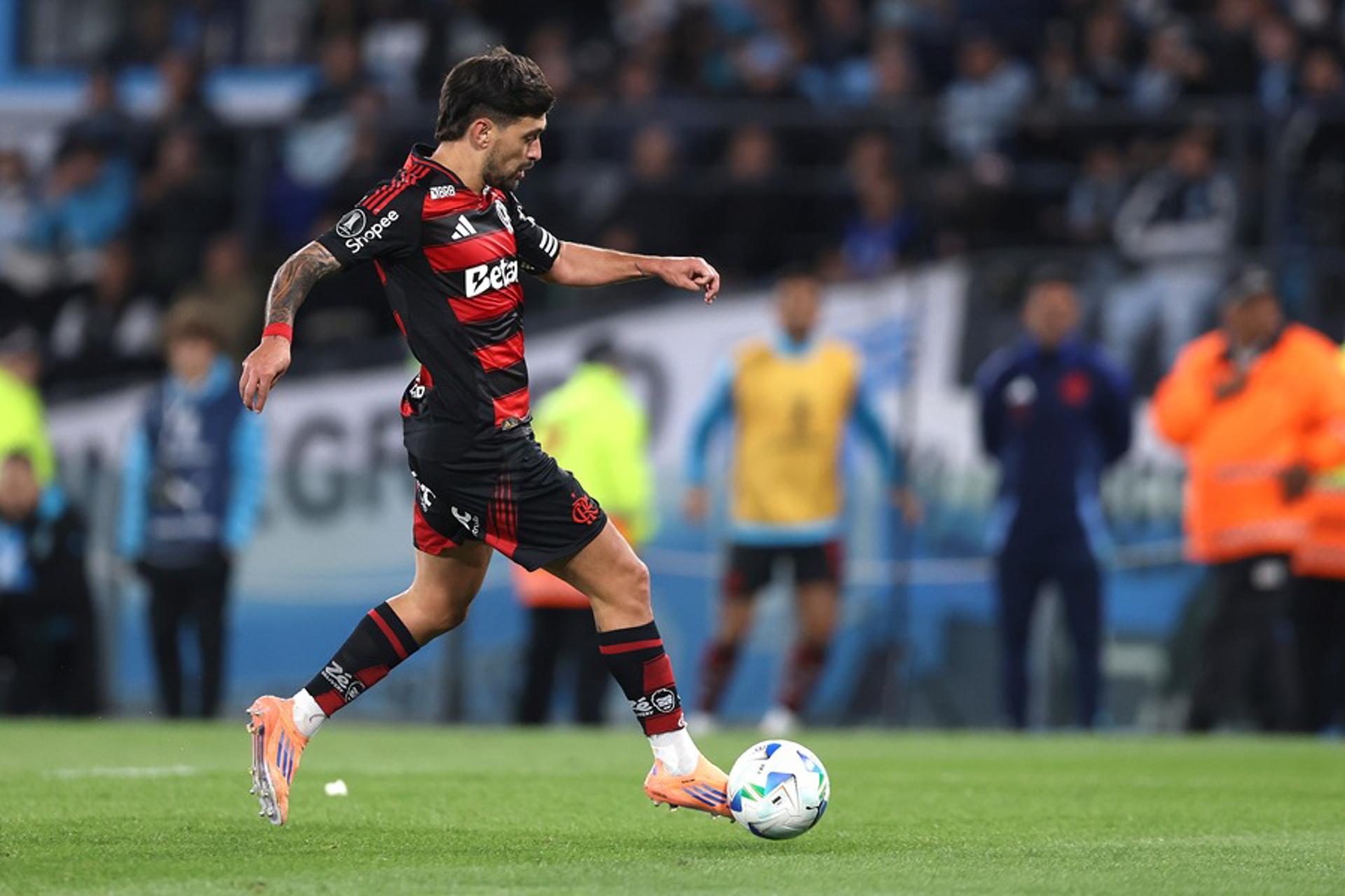 El uruguayo De Arrascaeta evita una nueva derrota del Flamengo en la Liga brasileña