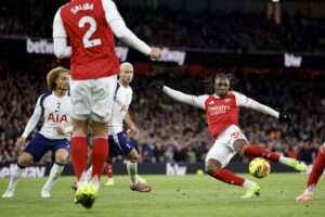 El delantero del Arsenal Eberechi Eze durante el partido de la Premier League que han jugado Arsenal y Tottenham Hotspur en Londres, Reino Unido. EFE/EPA/TOLGA AKMEN