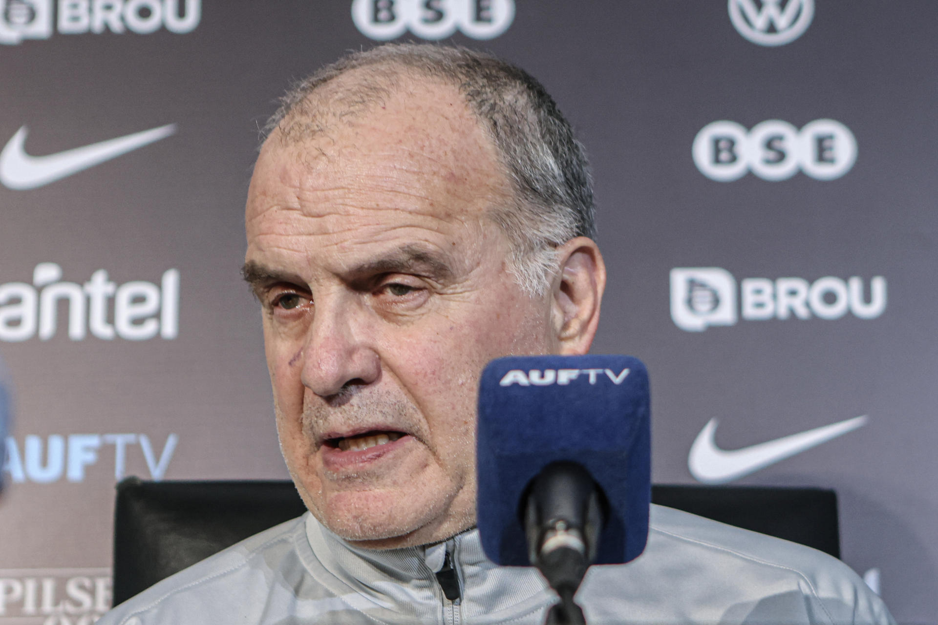 El argentino Bielsa dice que tiene la misma fuerza de siempre para dirigir a Uruguay en el Mundial