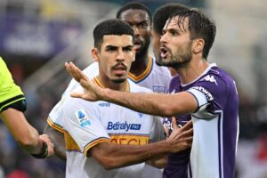 El jugador del Fiorentina Luca Ranieri (d) reaccionan durante el partido de la Serie A que han jugado ACF Fiorentina y US Lecce en el Artemio Franchi Stadium de Florencia,Italia. EFE/EPA/CLAUDIO GIOVANNINI