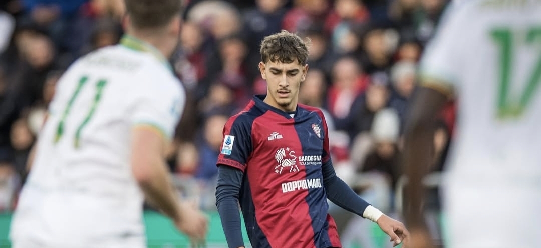 Un heroico Cagliari sin el cafetero Mina vence a la Roma y la descuelga del liderato