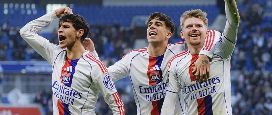 Olympique de Lyon logra otra victoria en Francia, el uruguayo Satriano juega en punta