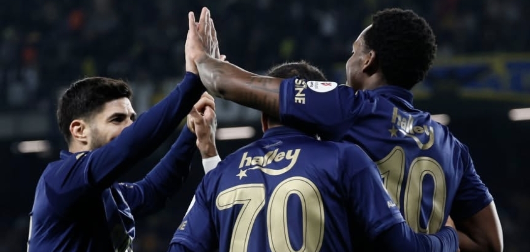 Con gol del colombiano Durán, el Fenerbahce se pone líder provisional en Turquía