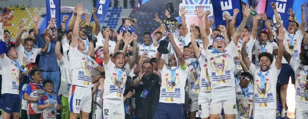 Entrenador «tico» Marvin Solano guía a Firpo al título en El Salvador