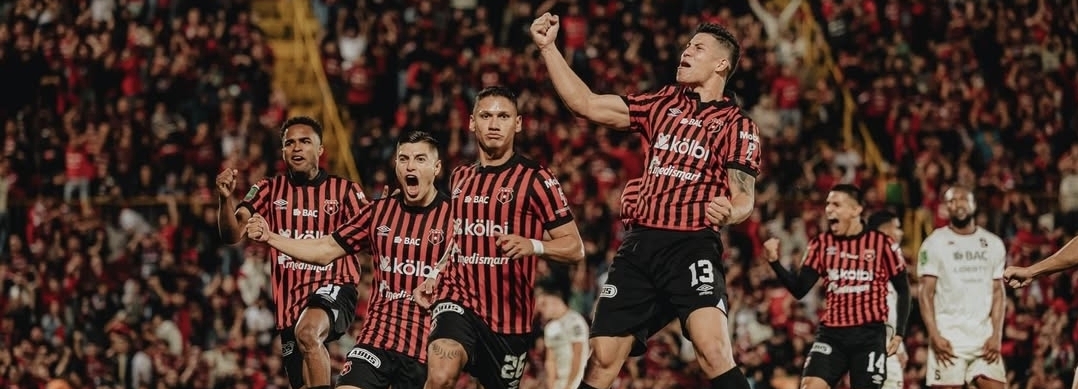 Gol azteca de Ronaldo Cisneros y coronación para Alajuelense ante Saprissa