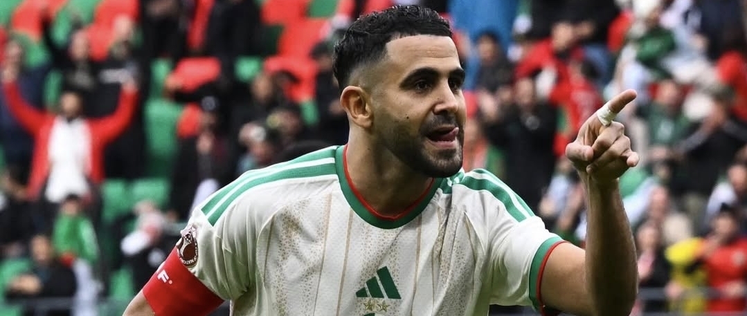 Argelia se planta en octavos de final con tanto de Mahrez