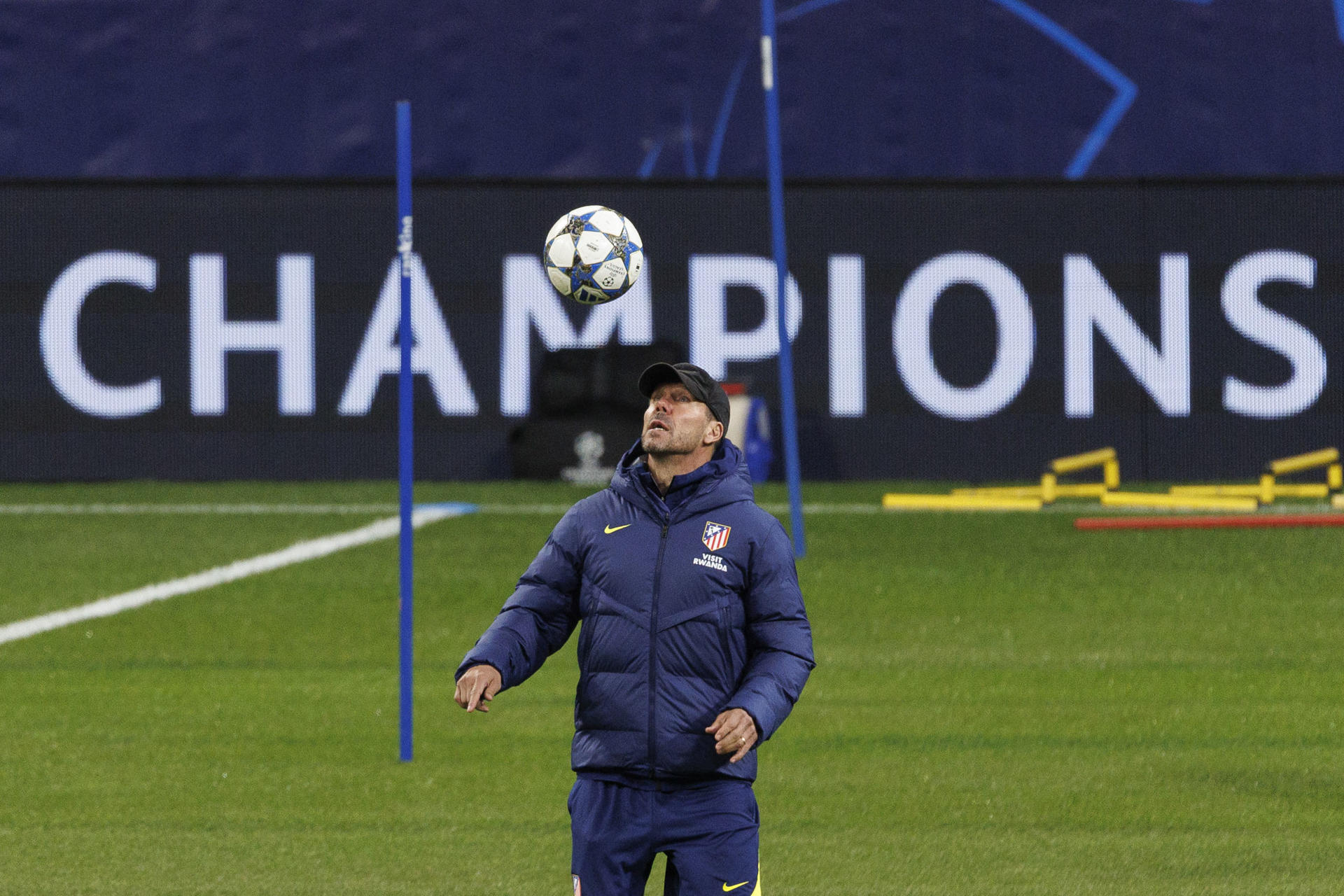 El Atlético, del argentino Simeone contra las dudas en Eindhoven