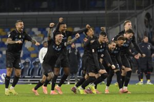alt Con doblete del brasileño Neres, Napoli se consagra campeón de la Supercopa