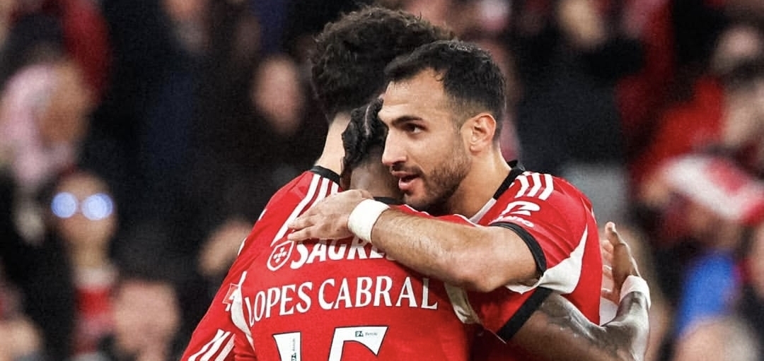 Argentinos Otamendi y Prestianni juegan en goleada del Benfica, al lado del colombiano Ríos