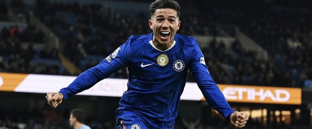 El Chelsea frena en seco al Manchester City con un tanto de su capitán Enzo Fernández