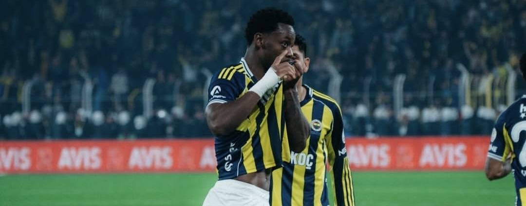 Fenerbahce da la sorpresa y gana la Supercopa de Turquía al Galatasaray, con el colombiano Jhon Durán en la cancha