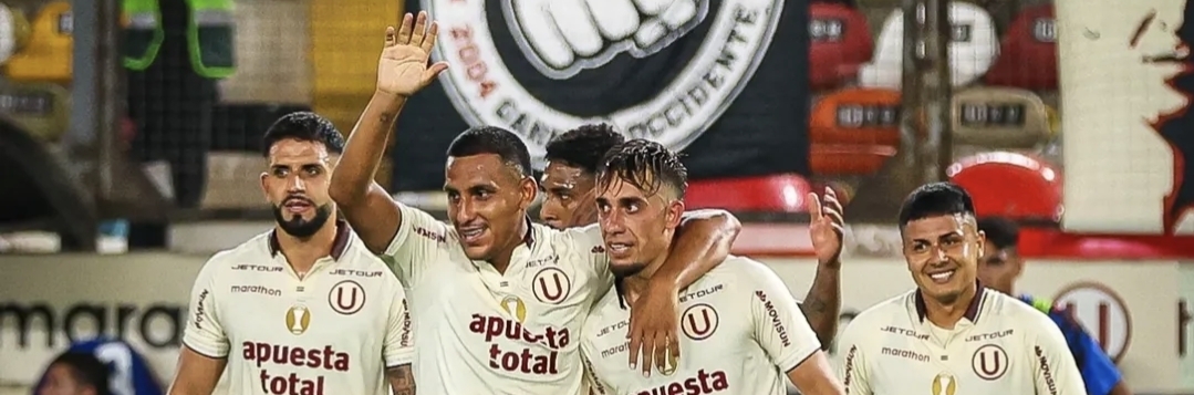 Universitario golea a la U de Chile con tanto argentino y debut español en su banquillo