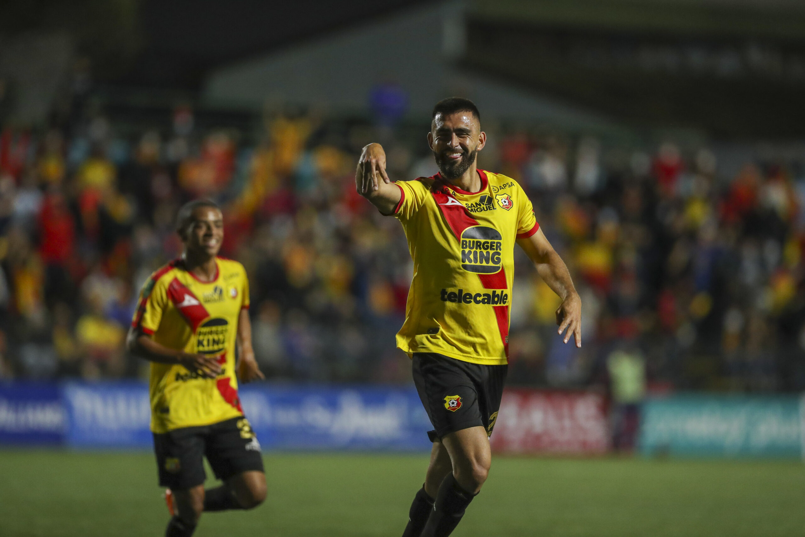 Demoledor arranque de mexicanos y argentino en la Liga Promerica de Costa Rica