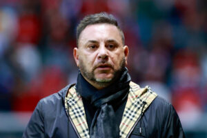 alt El argentino Antonio Mohamed critica el Estadio Cuauhtémoc