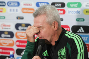 El seleccionador de México, Javier Aguirre, habló este sábado con periodistas a propósito del partido amistoso con el equipo de Bolivia en Santa Cruz. EFE/ Juan Carlos Torrejón