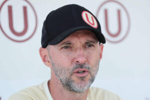 El técnico español Javier Rabanal habla en una entrevista con EFE en Lima (Perú). EFE/ Paolo Aguilar