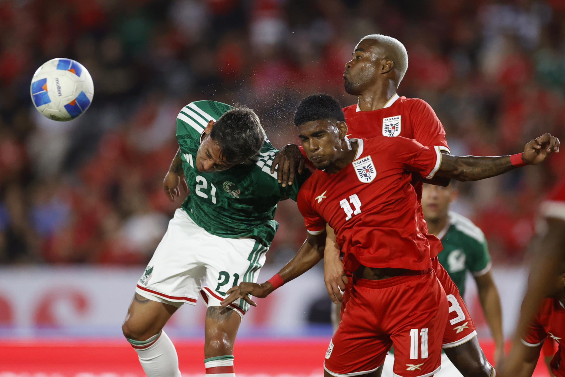 México vence a Panamá con un autogol en el tiempo añadido