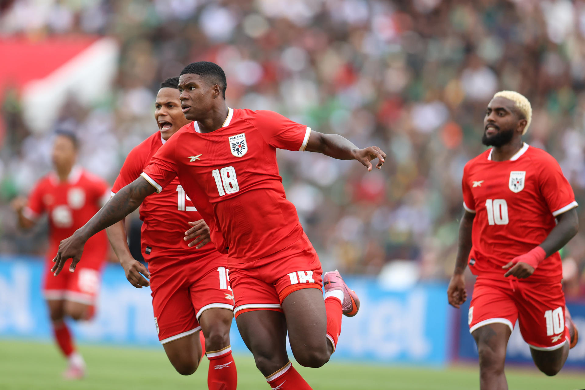 Panameño supera los 100 juegos en Europa, siendo una pieza clave para la selección en el mundial