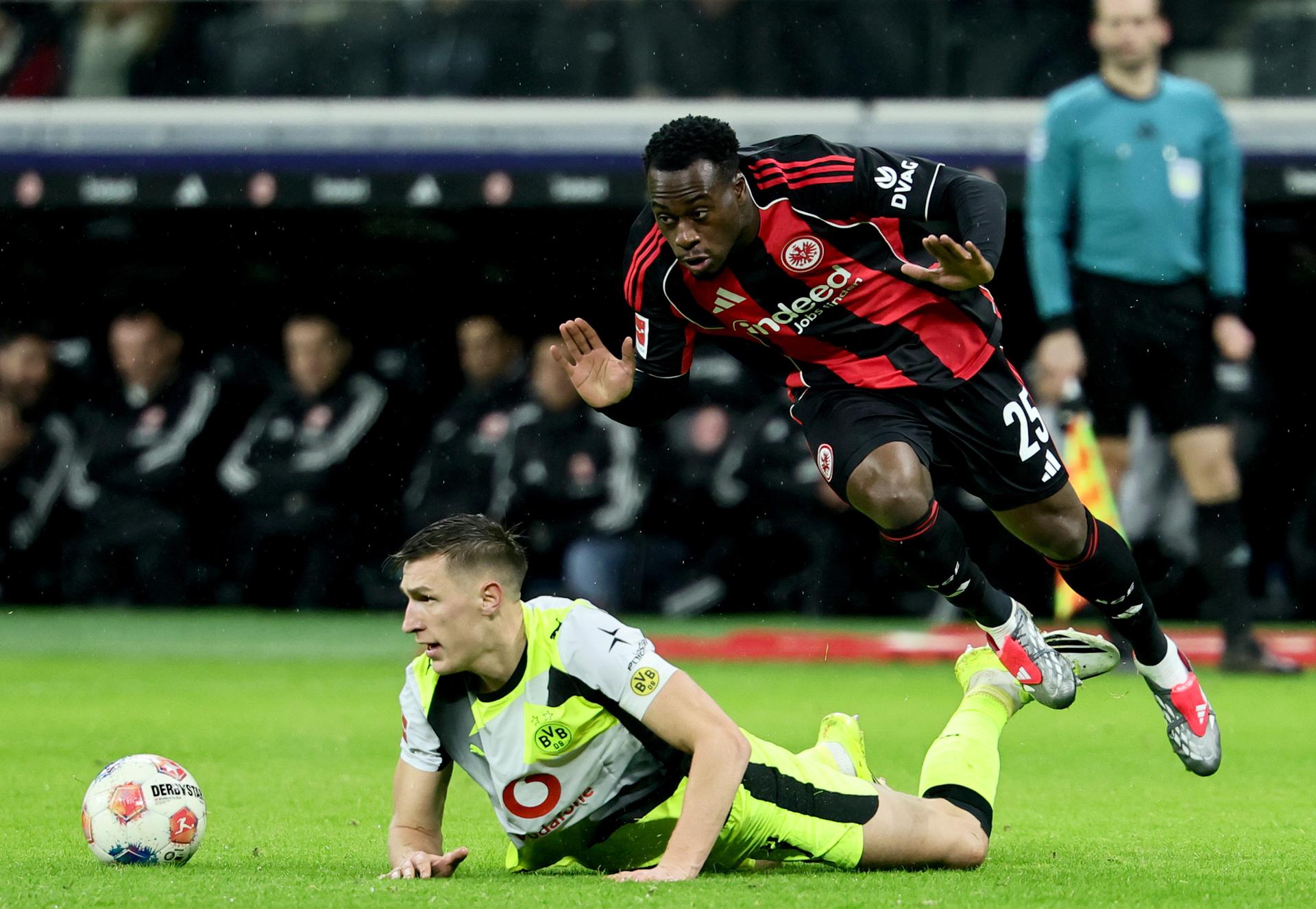 Sin los latinos Couto y Anselmino, el Dortmund esquiva la derrota en el minuto 96