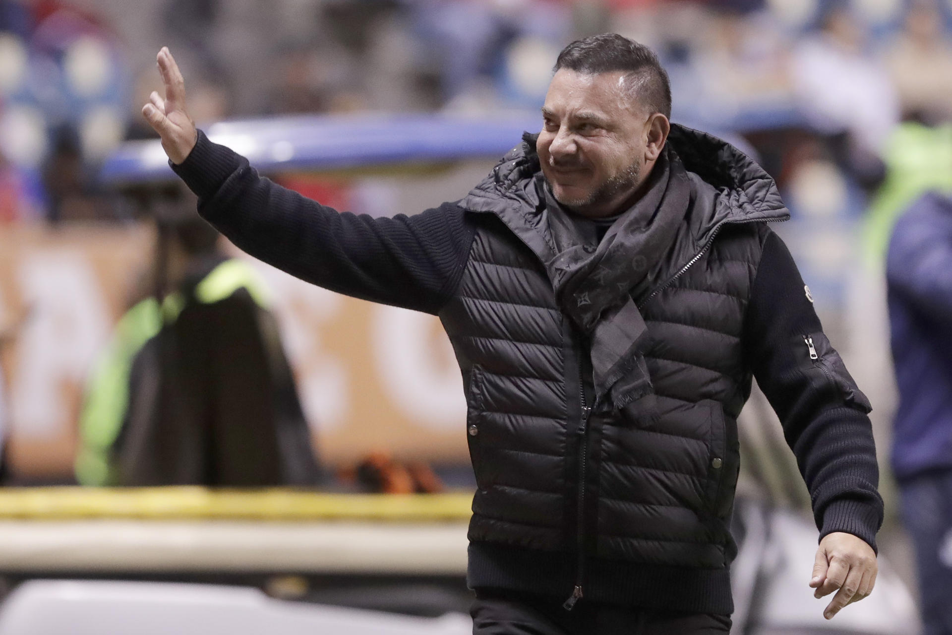 Antonio Mohamed director técnico de Toluca reacciona este viernes, durante un partido de la jornada 4 del torneo Clausura 2026 de la Liga MX ante Puebla, disputado en el estadio Cuauhtémoc, en Puebla (México). EFE/ Hilda Ríos 
