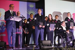 El Chief Officer de México del Mundial 2026, Jurgen Mainka (i), habla durante una rueda de prensa este lunes, en el Estadio Guadalajara, en Jalisco (México). EFE/ Francisco Guasco