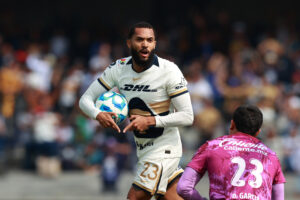 Olavio Vieira Dos Santos de Pumas celebra un gol este domingo, durante un partido por la jornada 3 del torneo Clausura 2026 de la Liga MX, celebrado en el estadio Olímpico Universitario, en la Ciudad de México (México). EFE/ Alex Cruz